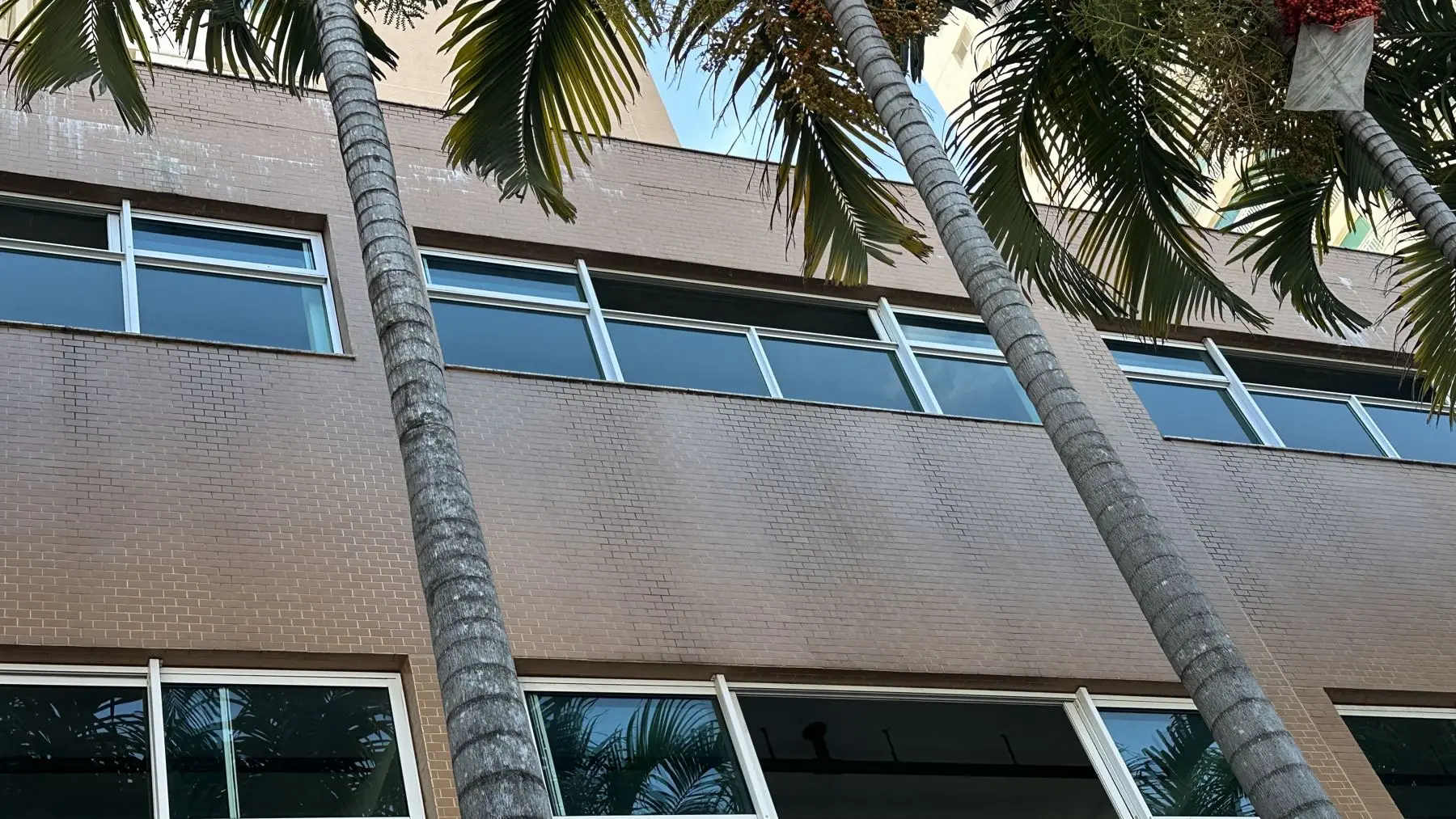 Fachada de edifício com esquadrias
